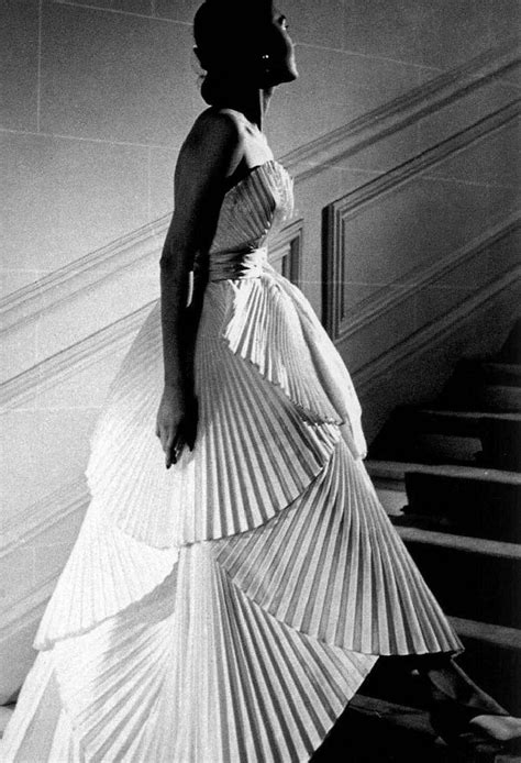 christian dior alla in abendkleid aus plissiertem taft|Haute Couture of the 50ties nd 60ties .